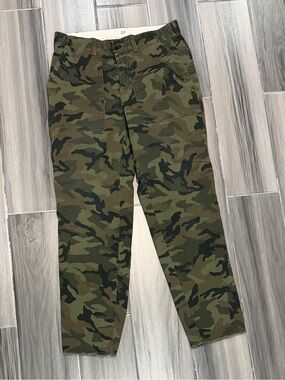 GAP Camouflage Straight Leg Pants in Camo Olive & Dark Green